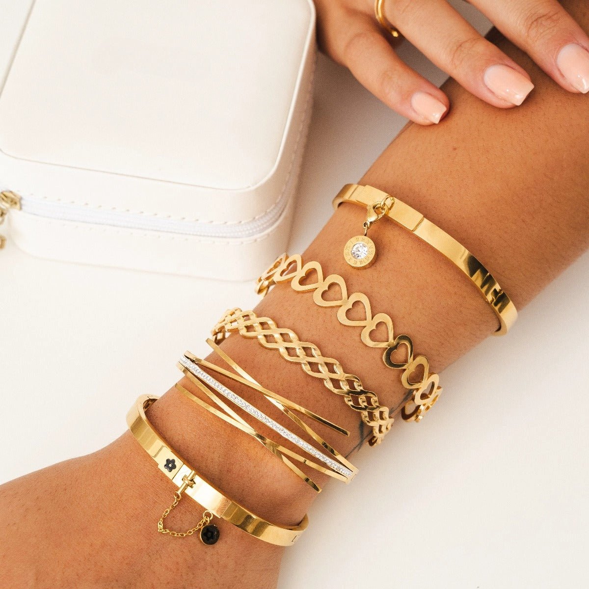 Pulsera Florencia con circonitas bañada en oro de 18 quilates