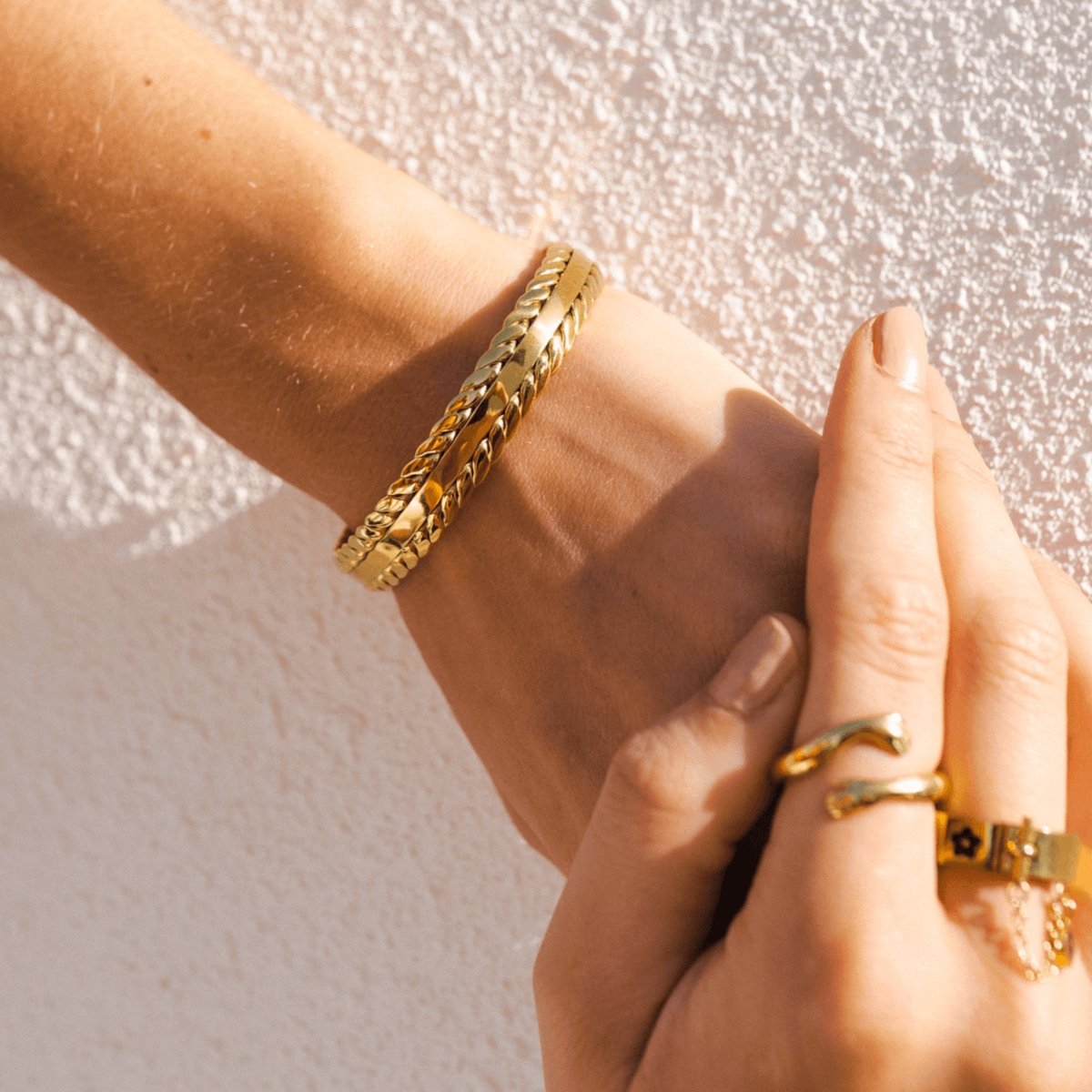 Pulsera de hoja de oro bañada en oro de 18 quilates 