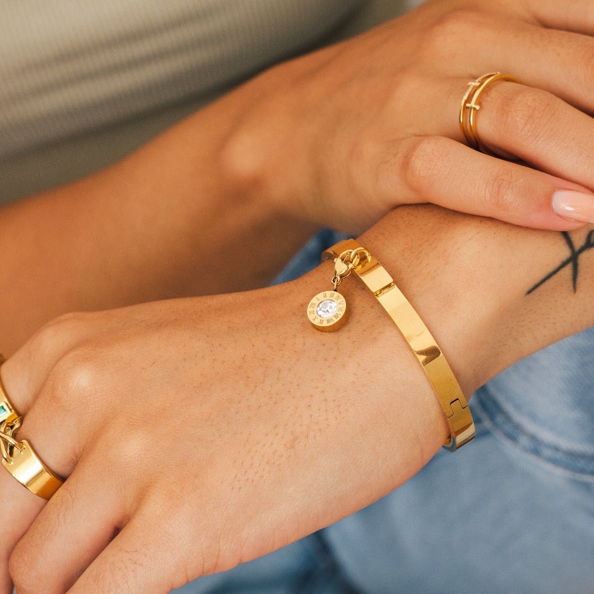 Pulsera Uniq bañada en oro de 18 quilates