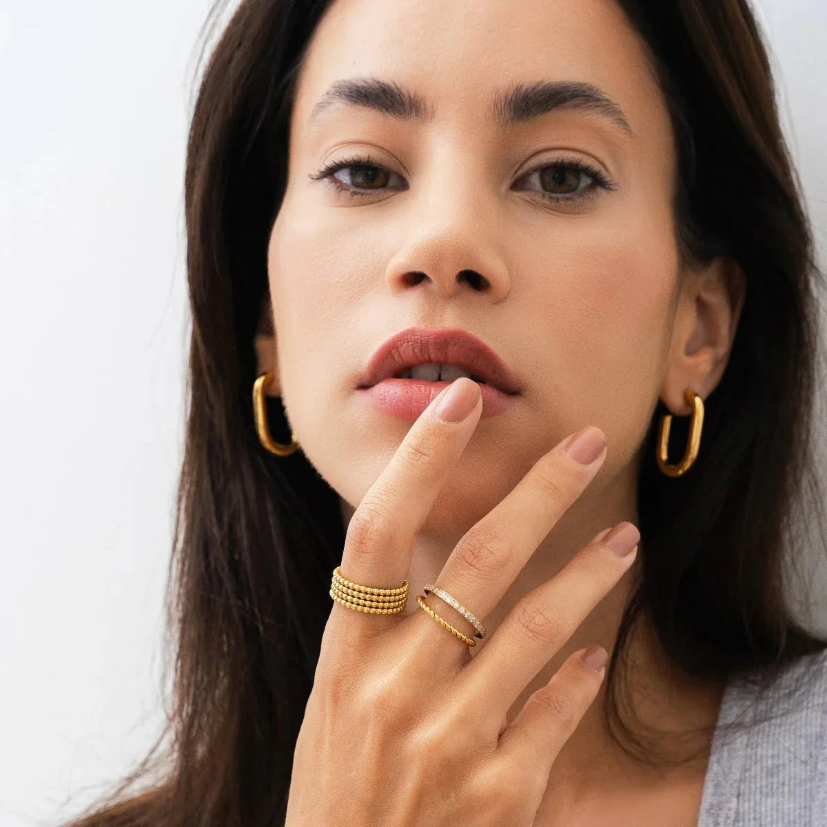 Pendiente de aro Piper bañado en oro de 18 k