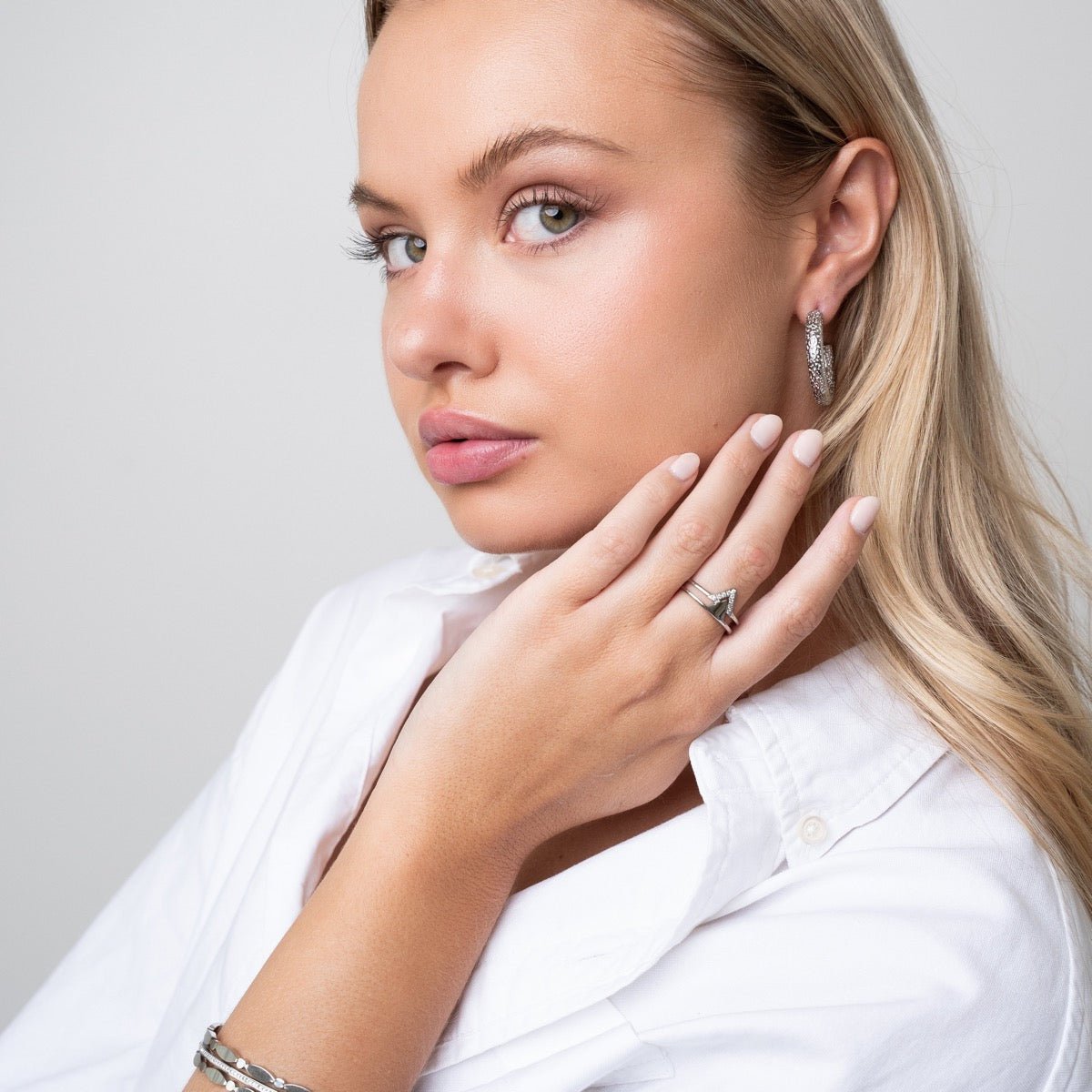 Pendiente de aro texturizado - Plata