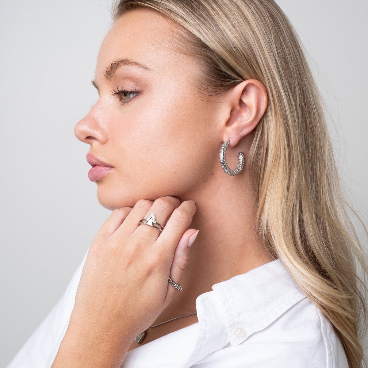 Pendiente de aro texturizado - Plata