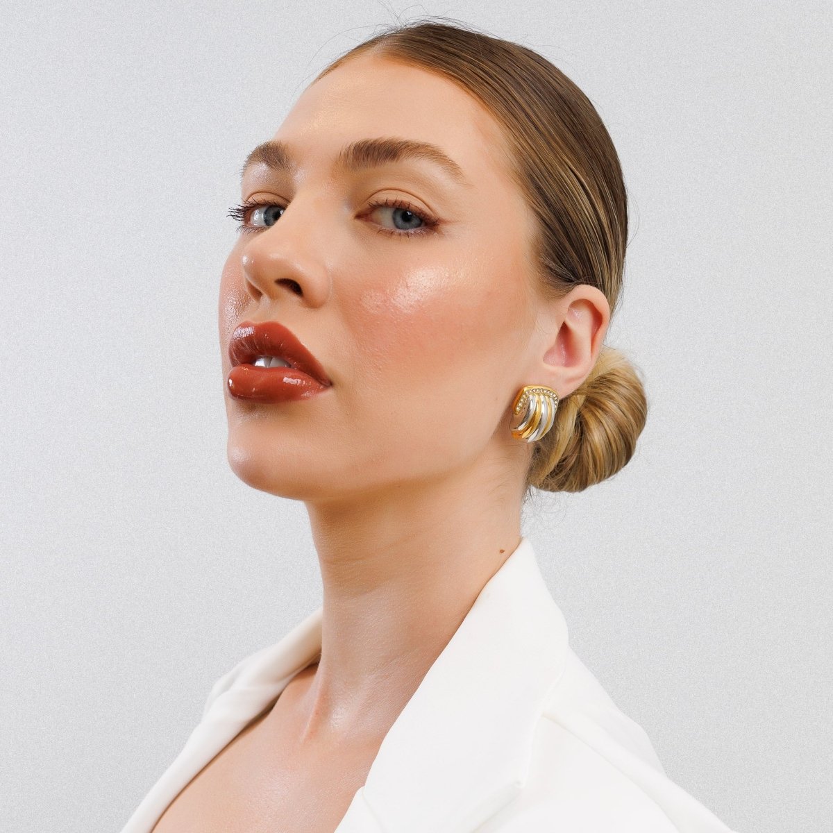 Pendientes de cúpula de cristal con baño mixto de oro y plata