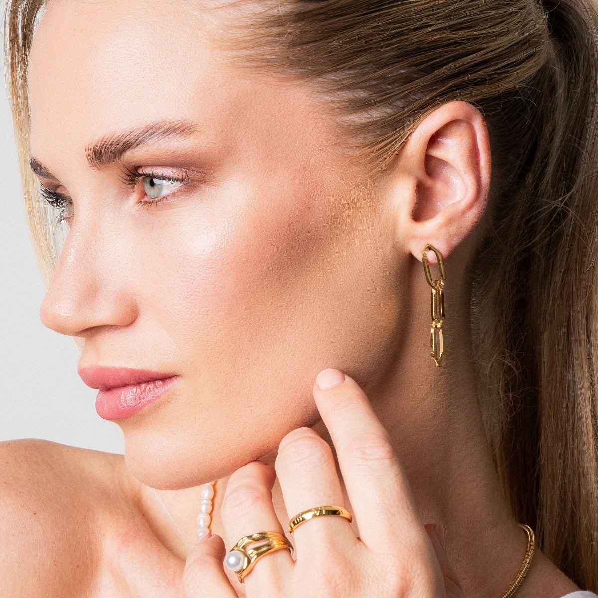 Pendientes colgantes chapados en oro