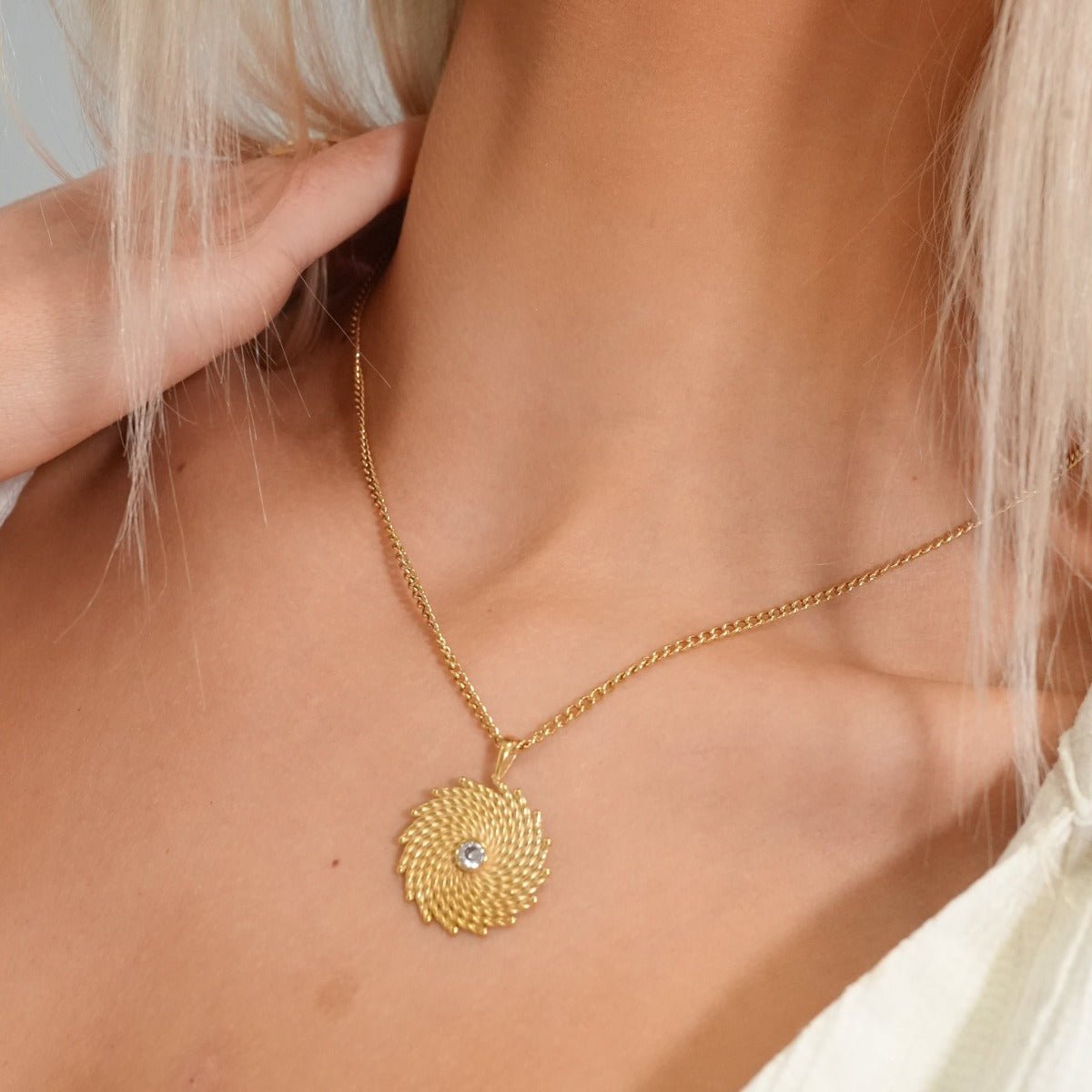 Collar Glow bañado en oro de 18 quilates