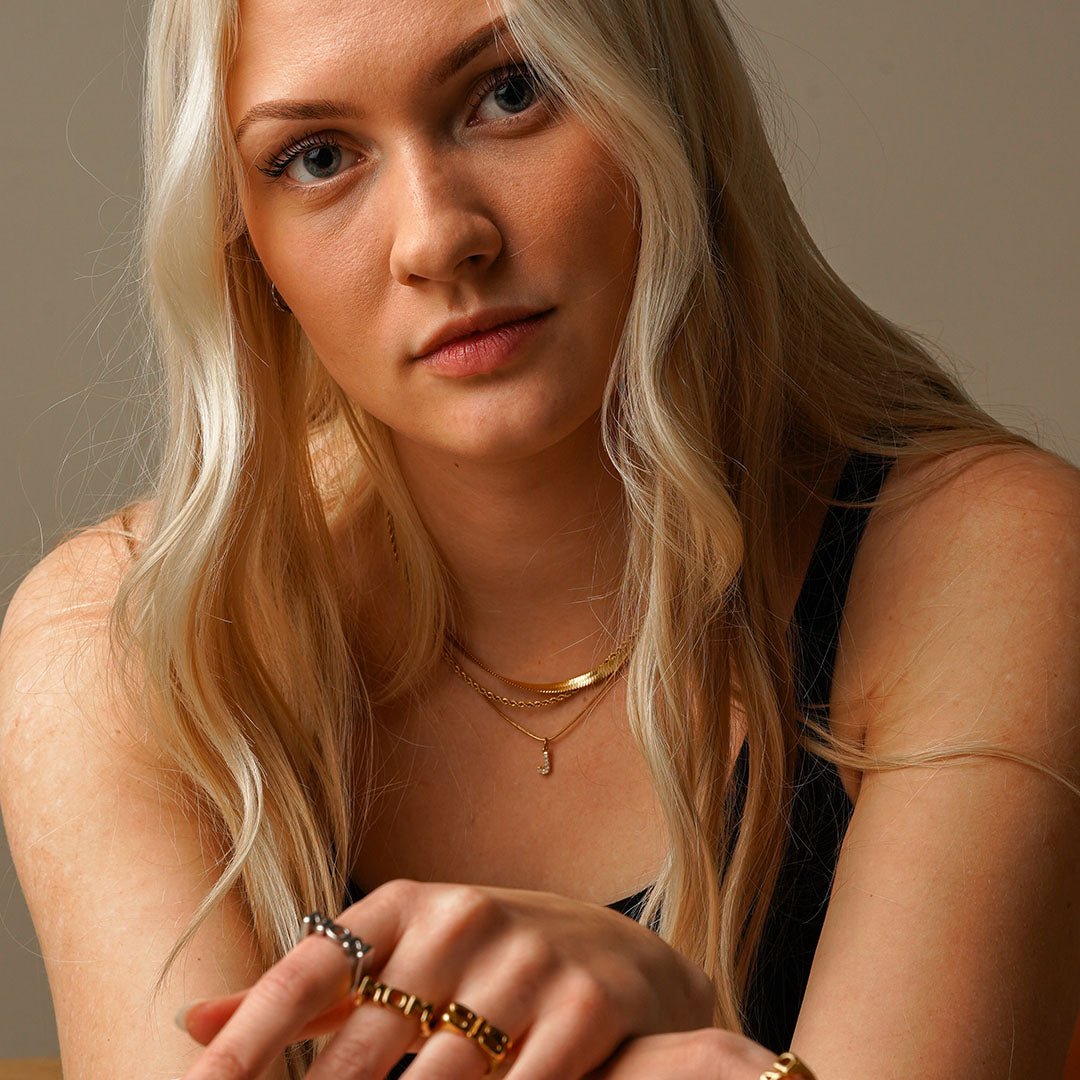 Collar con Letra Inicial y Circonita bañado en Oro de 18 quilates