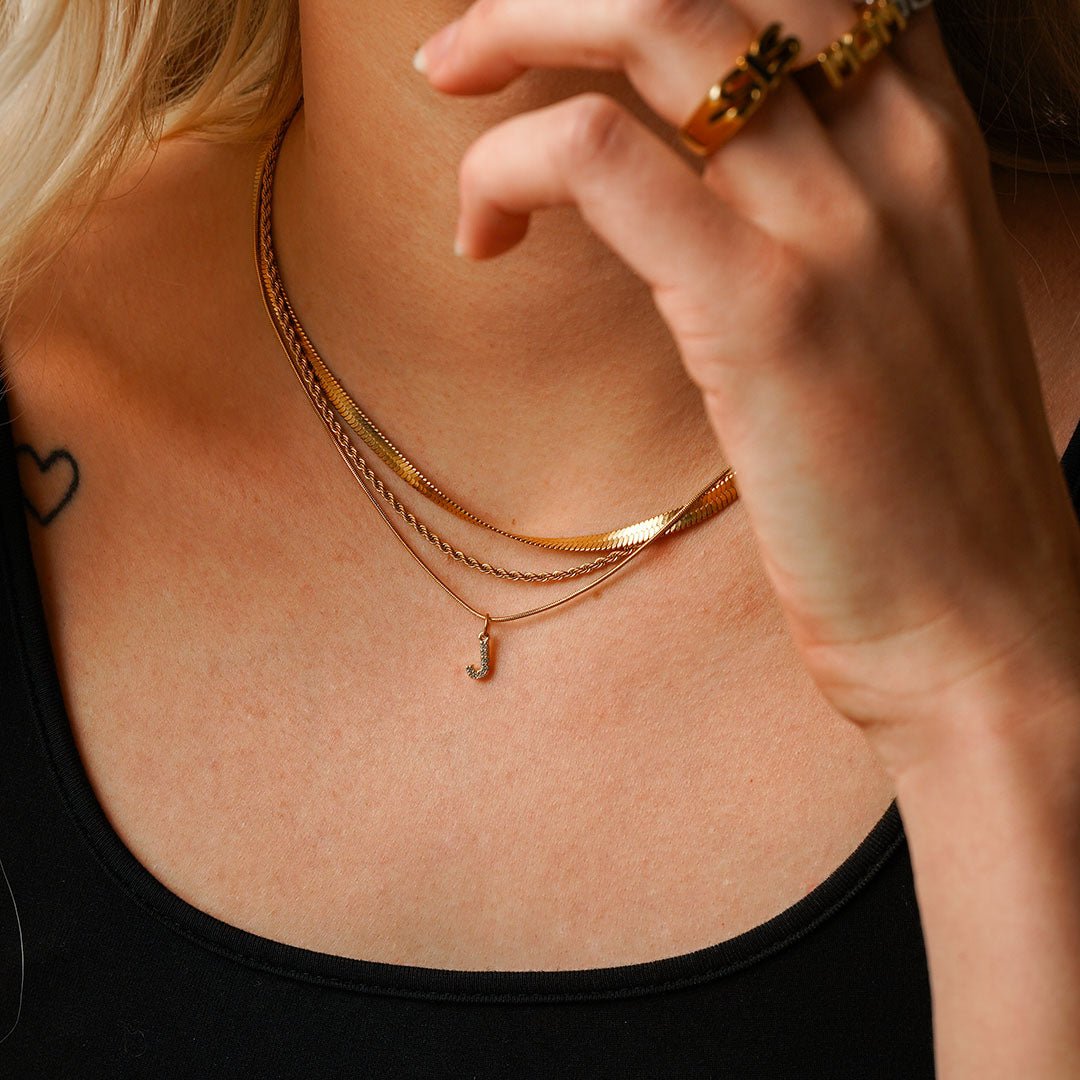 Collar con Letra Inicial y Circonita bañado en Oro de 18 quilates