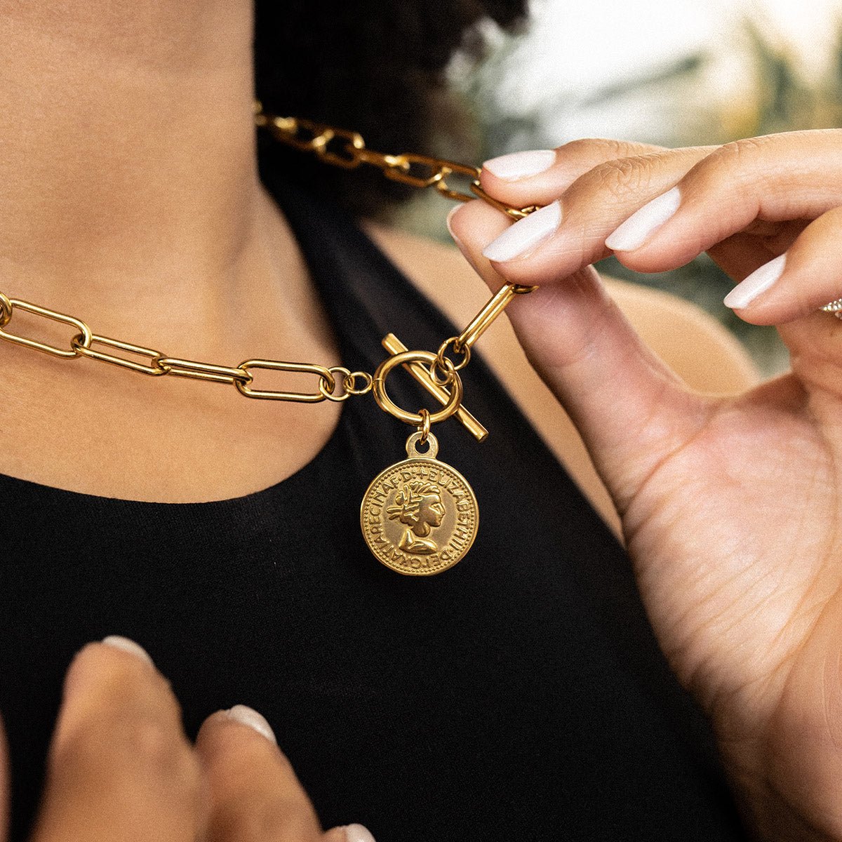 Collar de centavos de Nueva York bañado en oro de 18 quilates