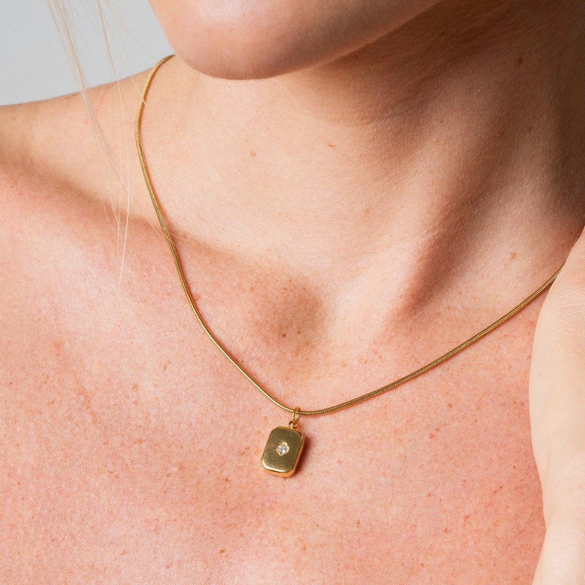 Collar colgante Shine bañado en oro de 18 quilates