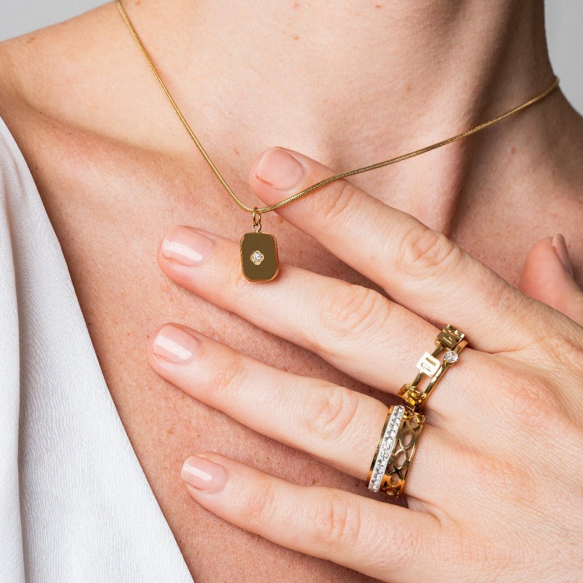 Collar colgante Shine bañado en oro de 18 quilates