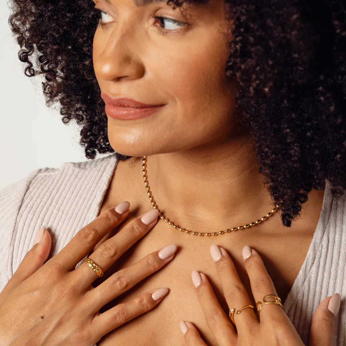 Collar de cadena esférica bañado en oro de 18 quilates