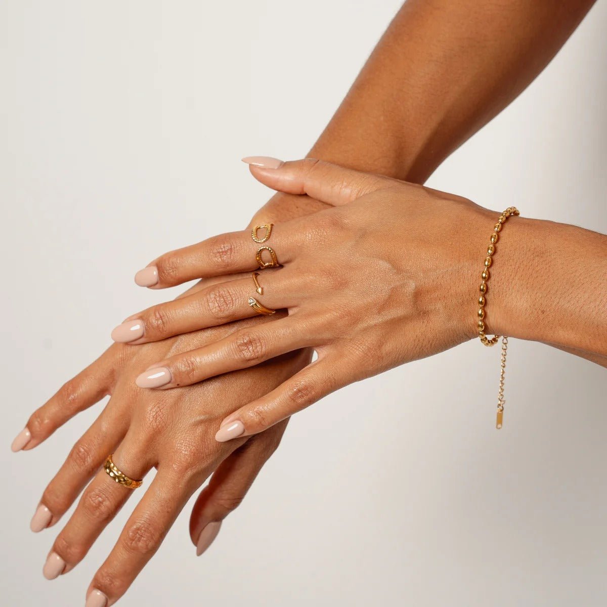 Pulsera de cadena bañada en oro con cuentas de 18 quilates