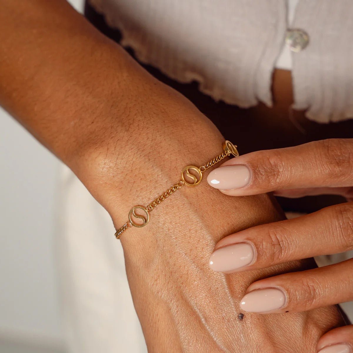 Pulsera colgante Sierra bañada en oro de 18 quilates